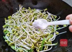 Illustration of how to make stir-fried soybean sprouts 11
