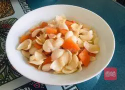 Illustration of how to stir-fry carrots and lilies 12