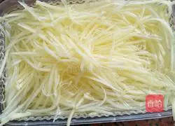 Illustration of how to make spicy and sour potato shreds 2