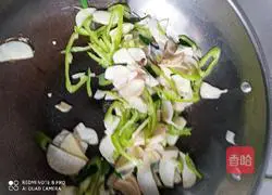 Illustration of how to stir-fry eggplant with king oyster mushroom 4