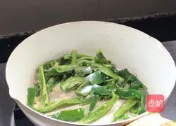 Illustration of how to make fried tofu with green pepper 11