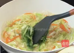Illustration of how to make spicy and sour shredded cabbage 9