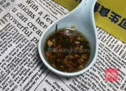 Illustration of how to make cold egg and enoki mushroom rolls 3