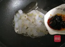 Illustration of how to make fried garlic sprouts jelly 5