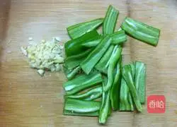 Illustration of how to make green pepper preserved eggs 2