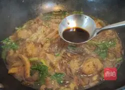 Illustration of how to make fried lotus root balls and braised vermicelli 6