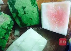 Stir-fried watermelon Illustration of how to make leather 1