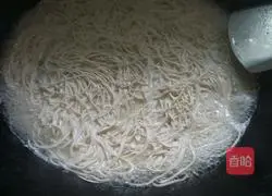 Illustration of making braised noodles 8