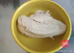 Illustration of how to mix cucumber and chicken breast 8