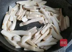 Illustration of how to stir-fry king oyster mushrooms 1