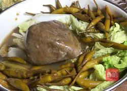 Illustration of how to make pickled pepper and cabbage 4