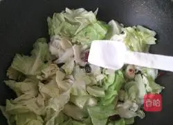 Illustration of how to make hand-shredded cabbage 8