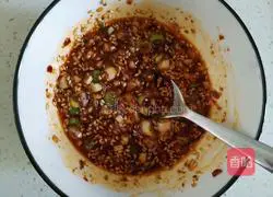 Illustration of how to make spicy lotus root slices 11