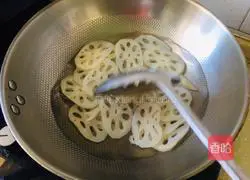 Illustration of how to make sweet and sour lotus root slices 3
