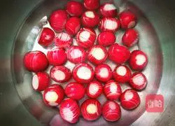 Illustration of how to make radish with osmanthus honey juice 2