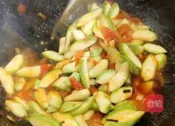 Illustration of how to make zucchini with tomato sauce 10