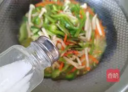 Illustration of how to make fried white jade mushrooms 8