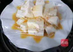 Illustration of how to make egg and tofu soup 9