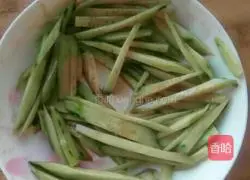 Illustration of how to make cold cucumber 3