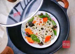 Illustration of how to make lotus pond stir-fry 14