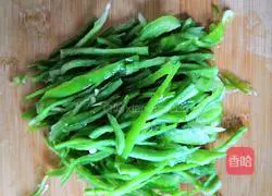 Illustration of how to stir-fry three shredded silkworms 2