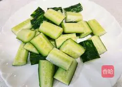 Illustration of how to make cold fungus, cucumber and yuba 4