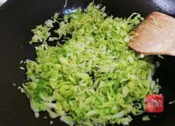 Illustration of how to make Su Yan Chun Se (Dry Stir-fried Cabbage) 7