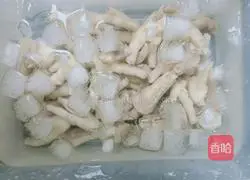 Illustration of how to make chicken feet with vinegar and lemon 3