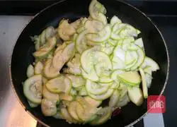 Illustration of how to cook zucchini and fungus 14