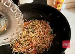 Illustration of how to make fried bean sprouts 6