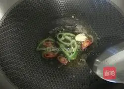 Illustration of how to make crispy fried mung bean sprouts 3