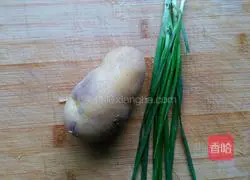 Illustration of how to make green onion and potato shreds 1