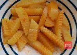 Illustration of how to make wolf tooth potatoes 7