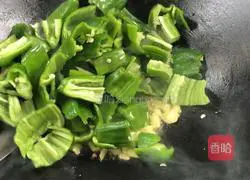 Illustration of how to make green pepper and cucumber 5