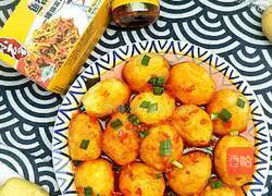 The gorgeous transformation of small potatoes.Illustration of how to make fish-flavored small potatoes 12