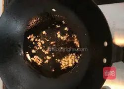 Illustration of how to make garlic lettuce 5