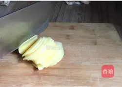 Illustration of how to make cold shredded potatoes 1