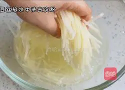 Illustration of how to make spicy and sour potato shreds 1