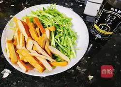 Illustration of Refreshing Stir-fried Dried Artemisia 4