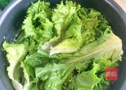 Illustration of how to make garlic lettuce 2