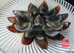 Illustration of how to make cold preserved eggs 1