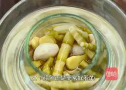 Homemade pickled pepper bamboo shoots Illustration of how to make spicy and sour appetizer (with old mother's water recipe included) 12