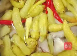 Pickled pepper chicken feet Illustration of practice 12