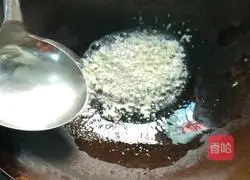 Illustration of how to make stir-fried cucumbers and fungus 4