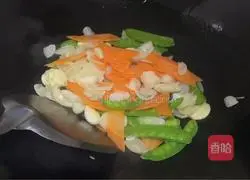Illustration of how to make fried carrots with lilies 8