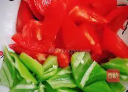 Illustration of how to make fried potatoes with tomatoes and peppers 2