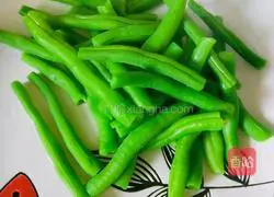 Illustration of how to make stuffed beans with soy sauce 1