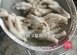 Illustration of how to make lemon and sour boneless chicken feet that are both delicious as snacks and as a side dish 1
