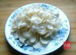 Illustration of how to make celery lily 4