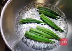 Illustration of how to make boiled okra 4